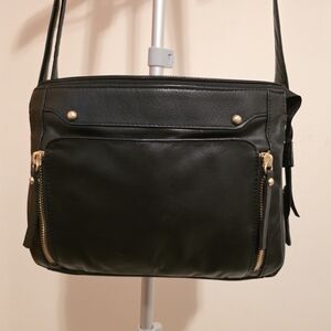 Elegant Black Leather Shoulder Bag